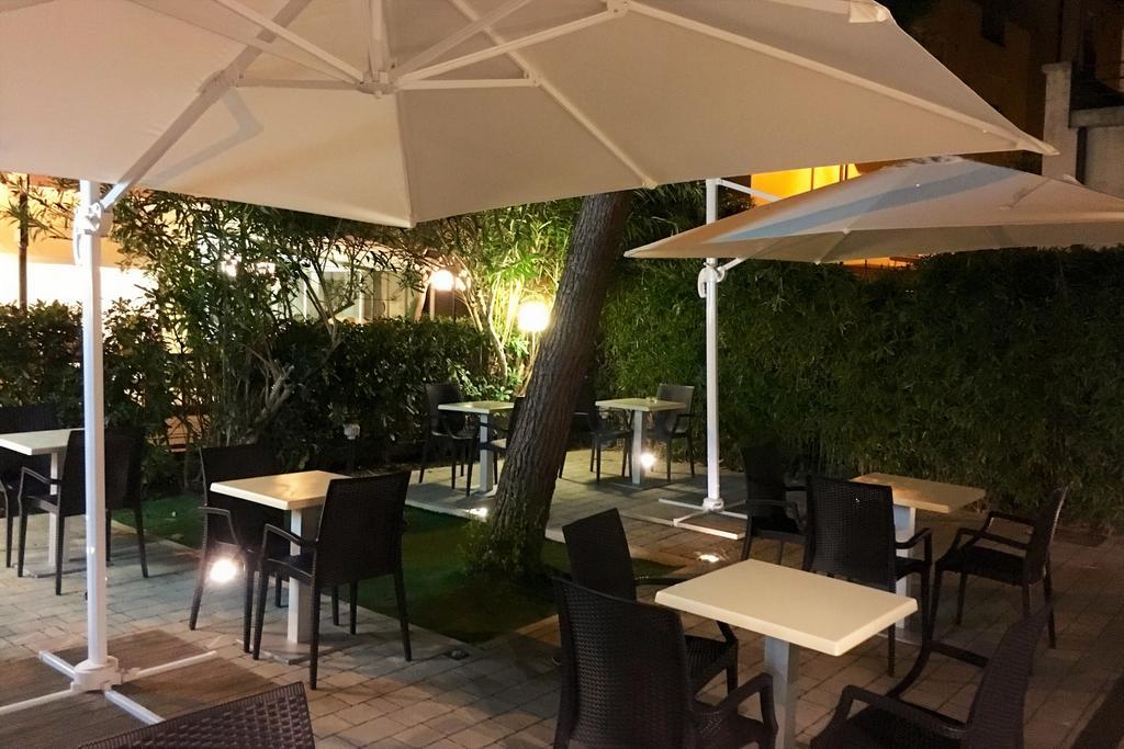 Hotel Lux Gabicce Mare Esterno foto